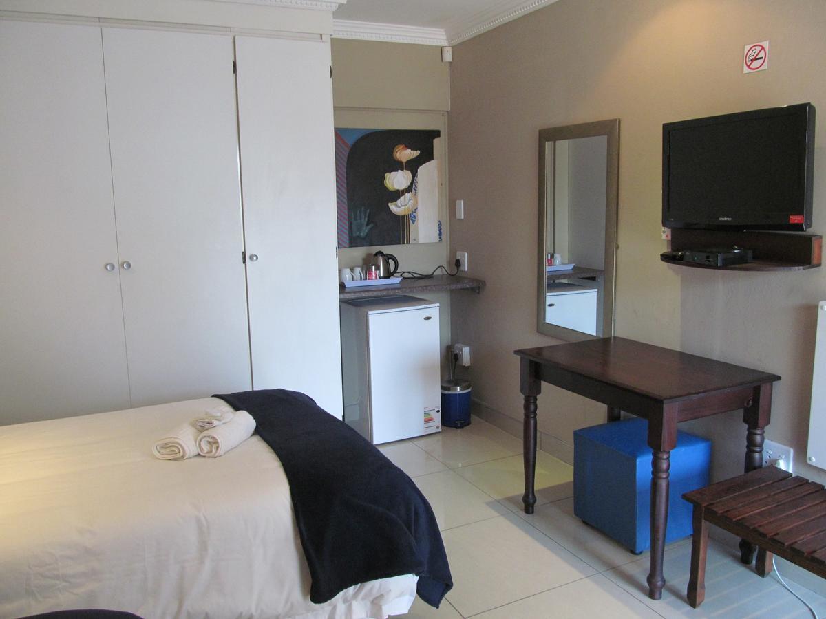 Bettie'S Luxury Lodge Kroonstad Habitación foto