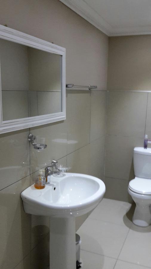 Bettie'S Luxury Lodge Kroonstad Habitación foto