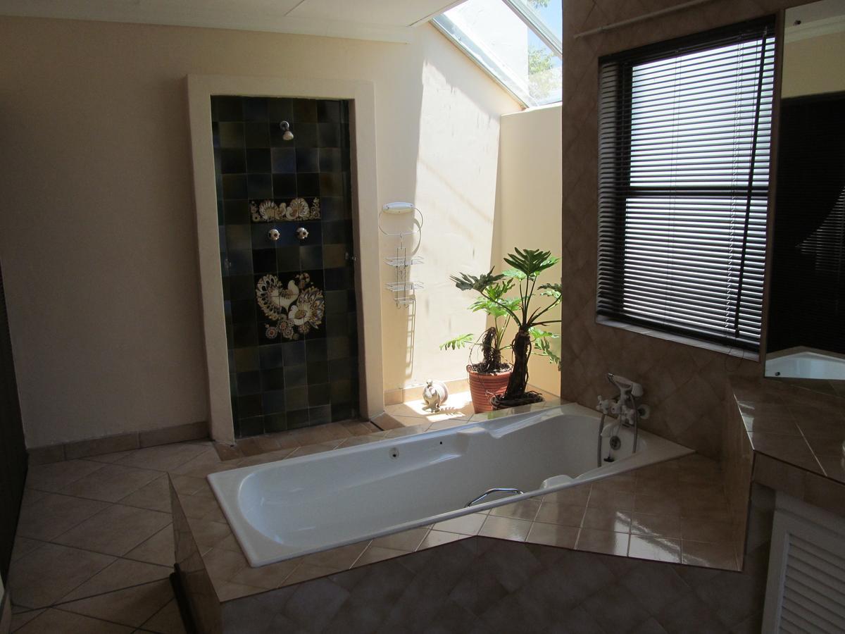 Bettie'S Luxury Lodge Kroonstad Habitación foto