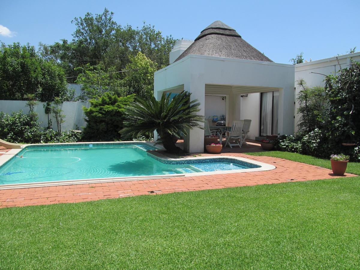 Bettie'S Luxury Lodge Kroonstad Habitación foto